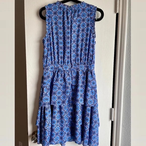 Banana Republic Sleeveless Spring/Summer Dress - Picture 2 of 3